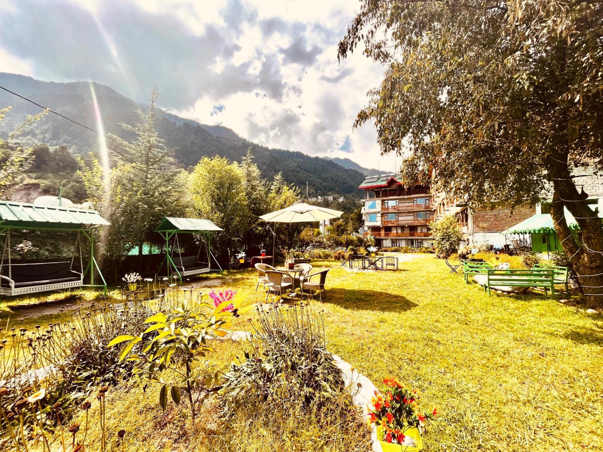 Himalayan Riverside Resort, Manali Bagian luar foto