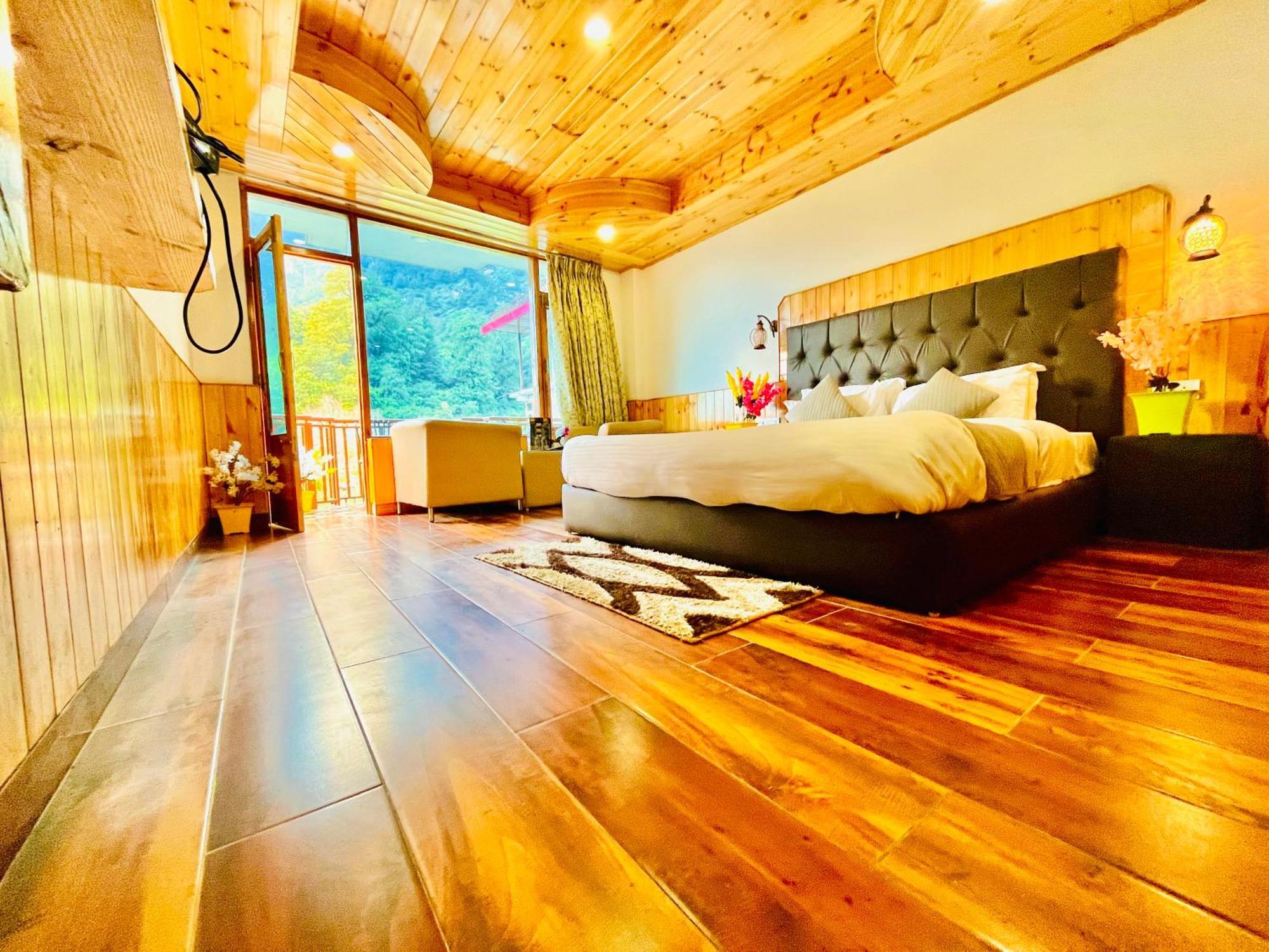 Himalayan Riverside Resort, Manali Bagian luar foto