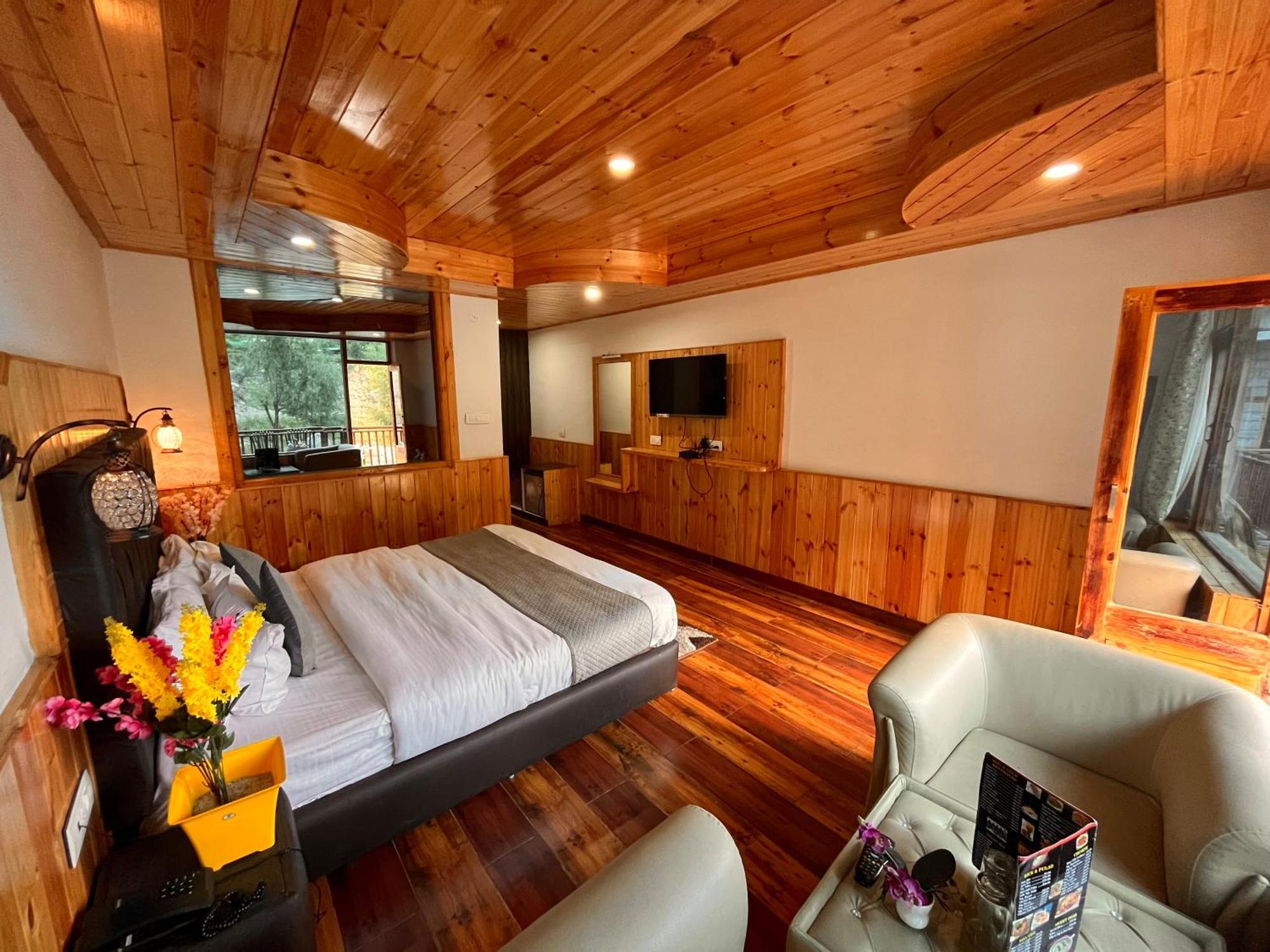 Himalayan Riverside Resort, Manali Bagian luar foto
