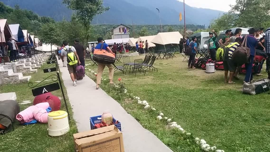 Himalayan Riverside Resort, Manali Bagian luar foto