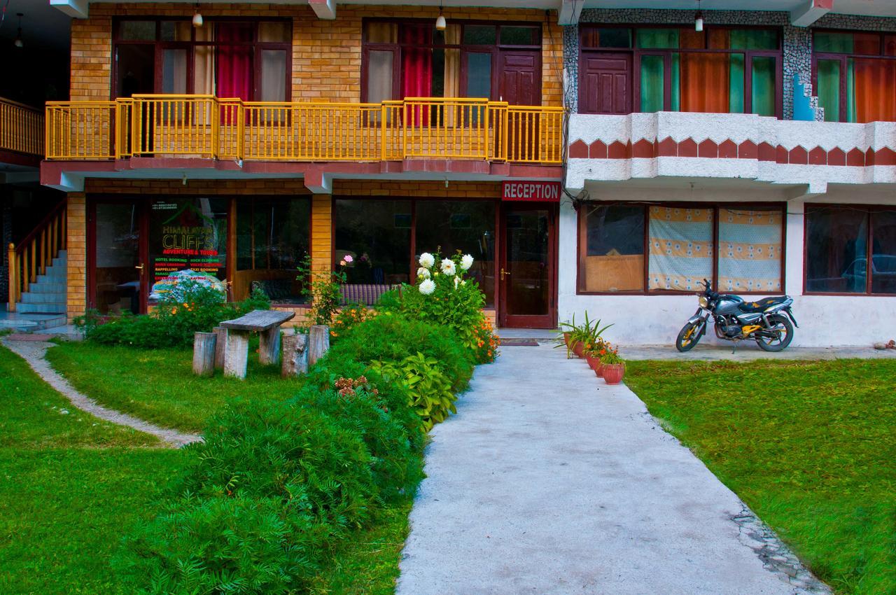 Himalayan Riverside Resort, Manali Bagian luar foto