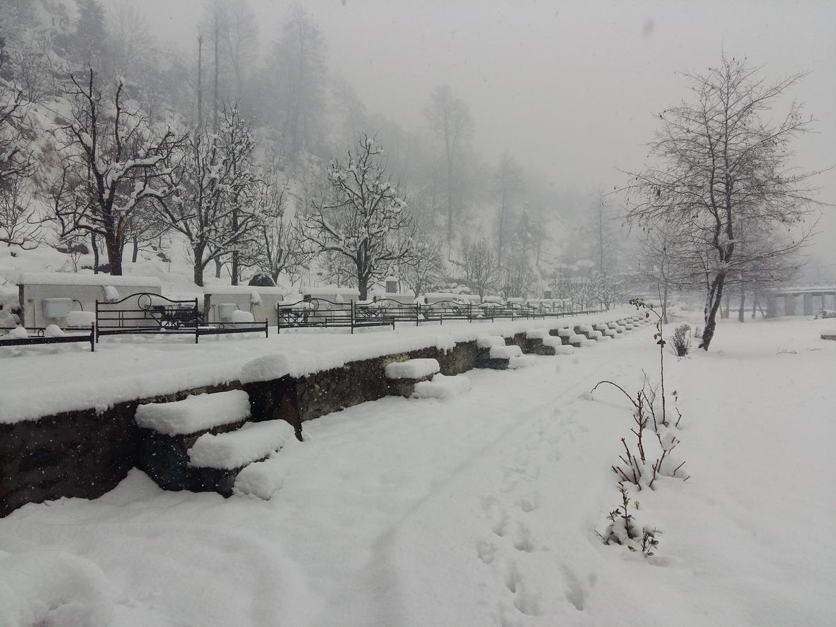 Himalayan Riverside Resort, Manali Bagian luar foto